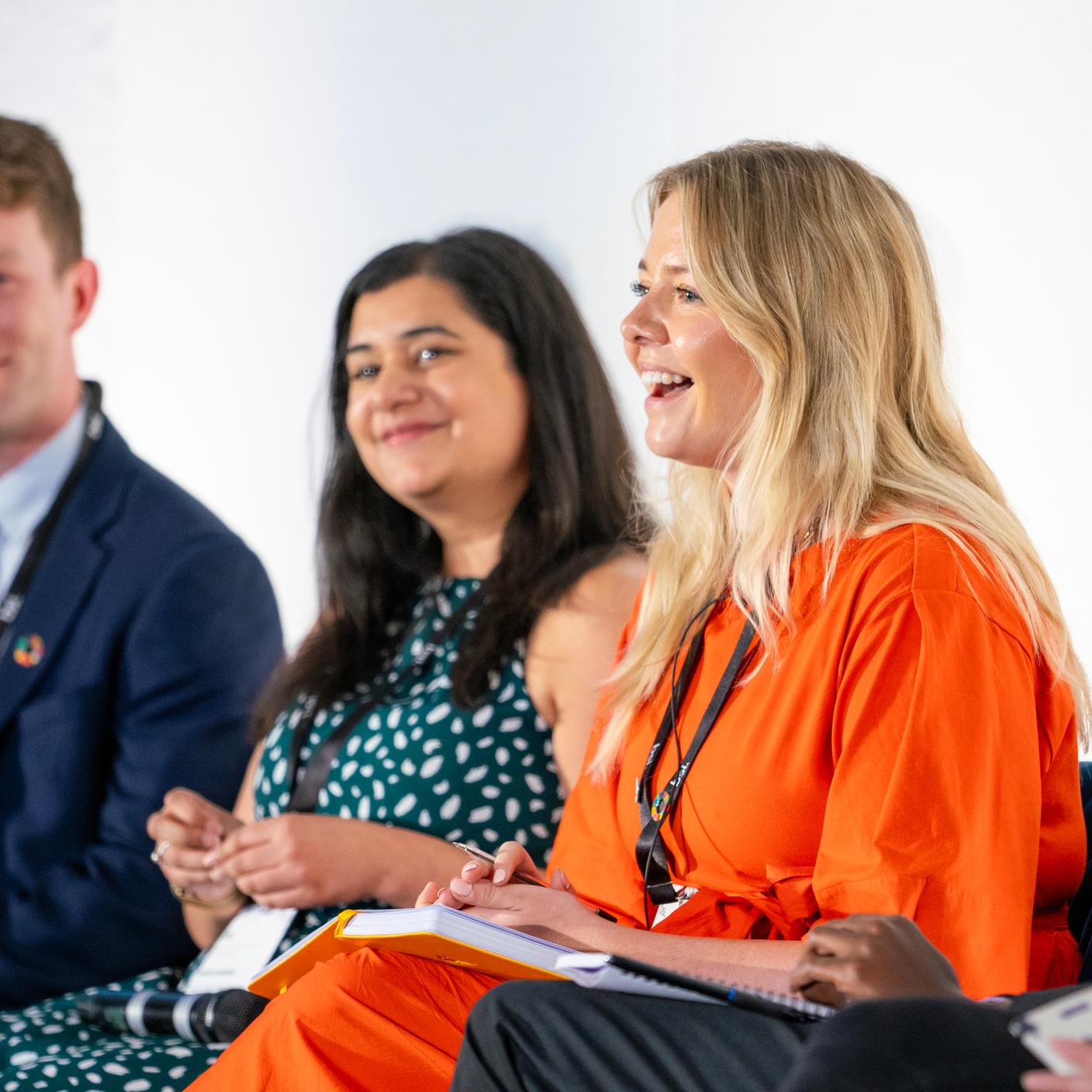 心理健康福祉 - 谈笑风生的女性