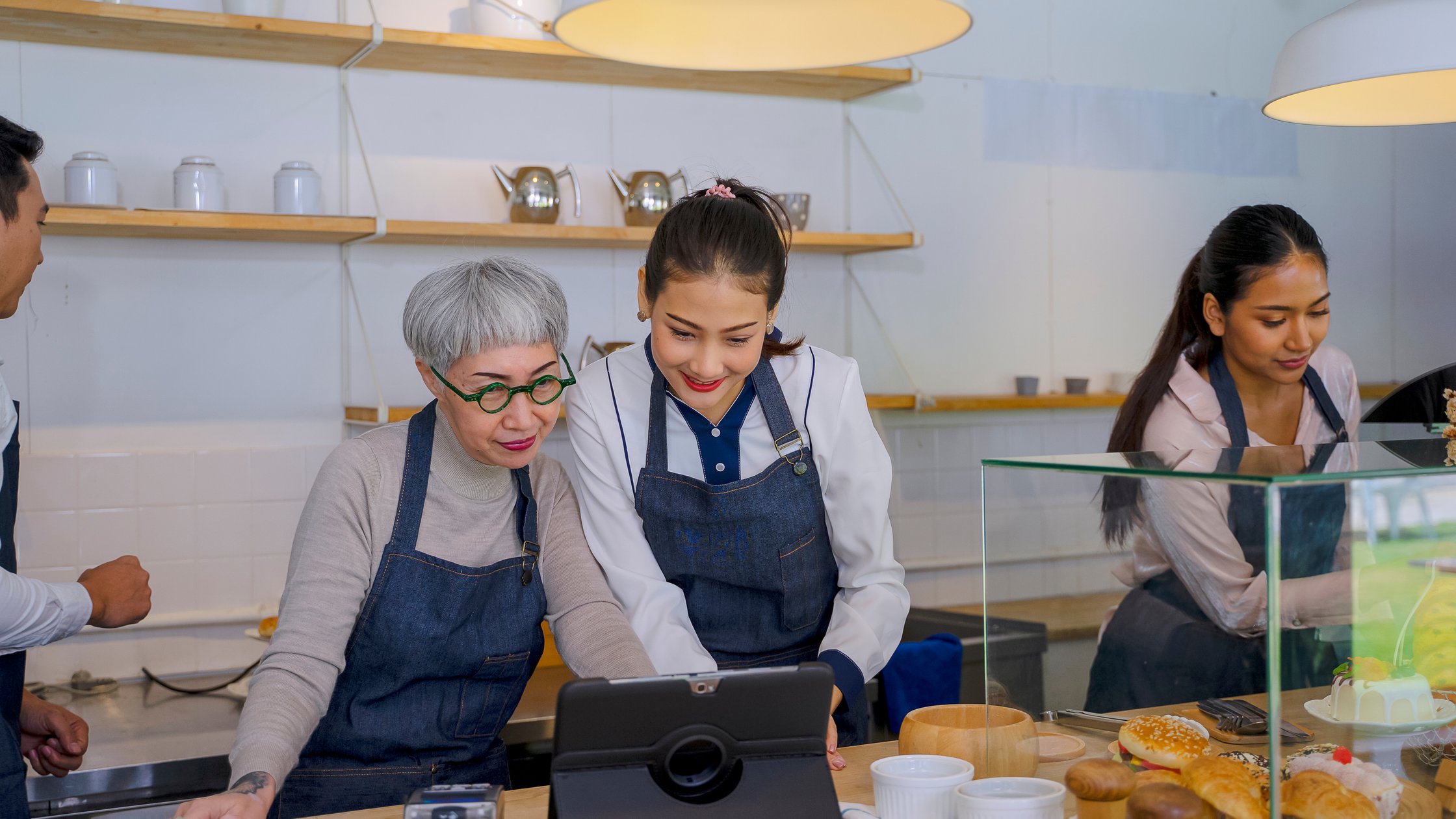 麵包店和咖啡館的企業家和團隊合作者。